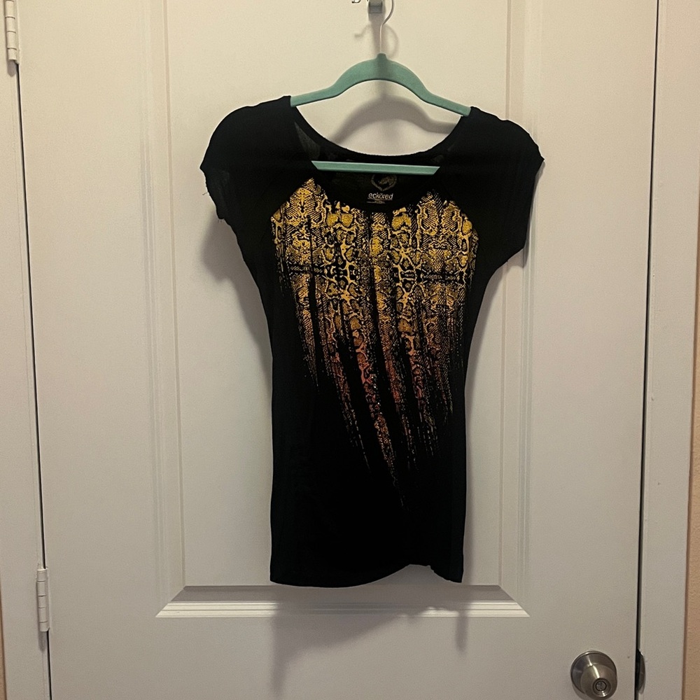 Stylish Black and Gold Graphic Tee